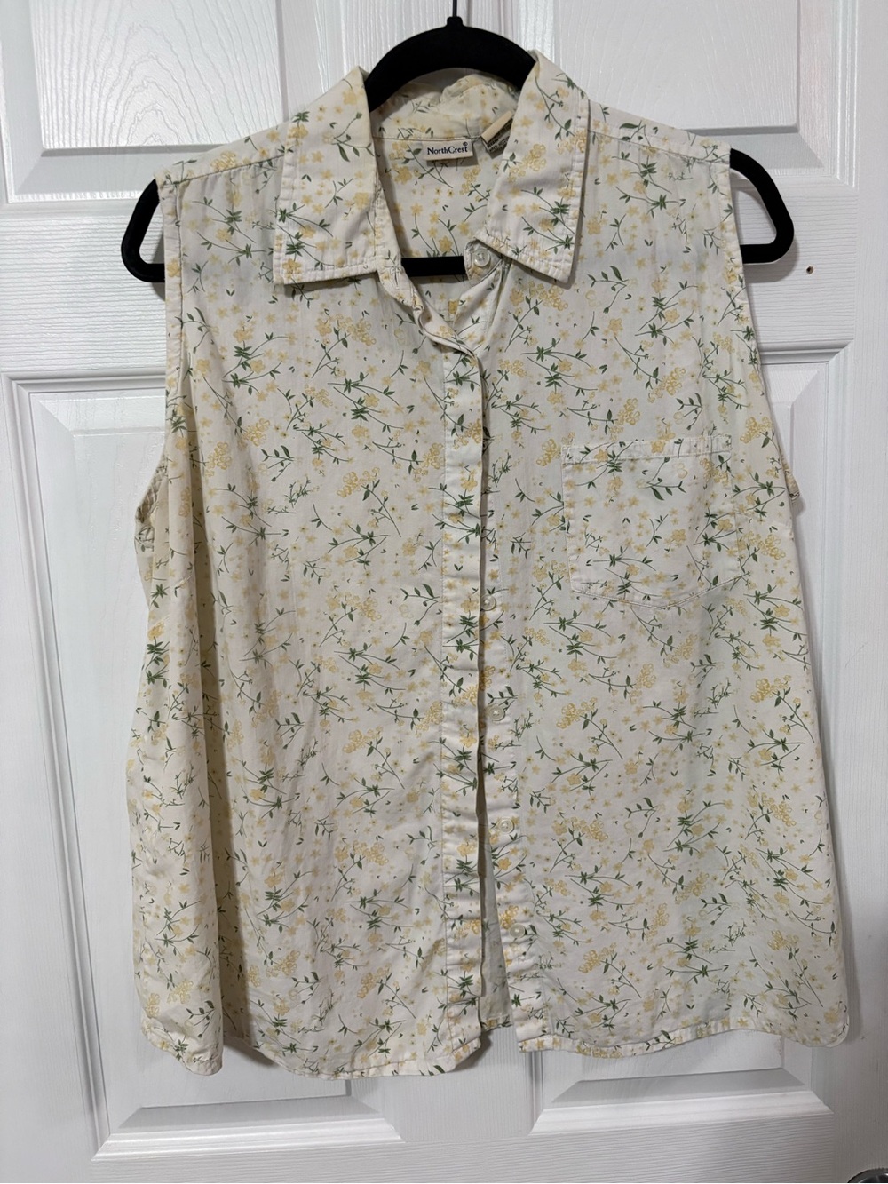 Northcrest Sleeveless Floral Button-Front Top in Cream and Yellow